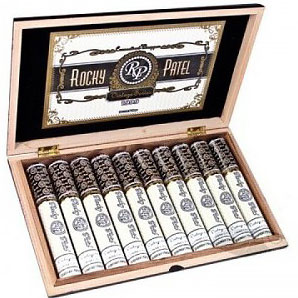 Коробка Rocky Patel Vintage 1992 De Luxe Toro Tubos на 10 сигар