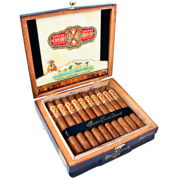 Коробка Arturo Fuente Opus X Petit Lancero на 32 сигары
