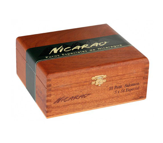 Коробка Nicarao Especial Petit Salomon на 21 сигару