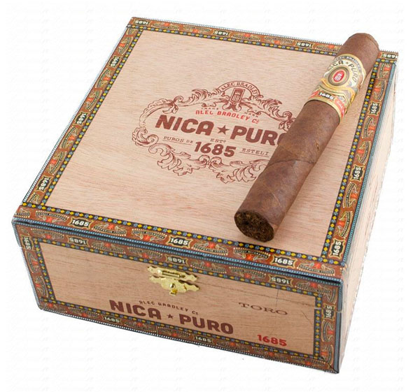 Коробка Alec Bradley Nica Puro Toro на 20 сигар