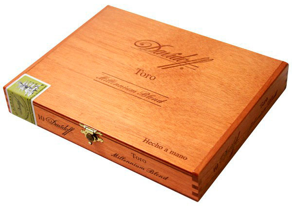 Коробка Davidoff Millennium Blend Toro на 10 сигар