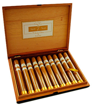 Коробка Rocky Patel Vintage 1999 Churchill Tubos на 10 сигар