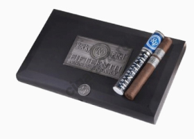 Коробка Rocky Patel 15 Anniversary Deluxe Toro Tubos на 10 сигар