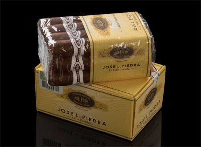 Коробка Jose L. Piedra Petit Caballeros на 12 сигар