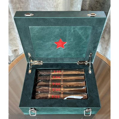 Подарочный набор Подарочный набор сигар Siglo de Oro T-34 Piramides в кожаной коробке 